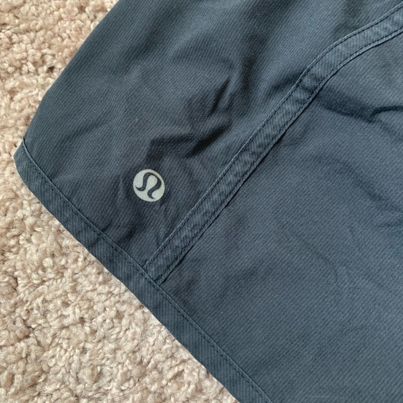 Lululemon Low Rise Tracker Shorts - Picture 3 of 6
